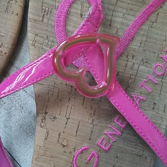 BCBG Heart Flip Flops - Picture 3 of 3